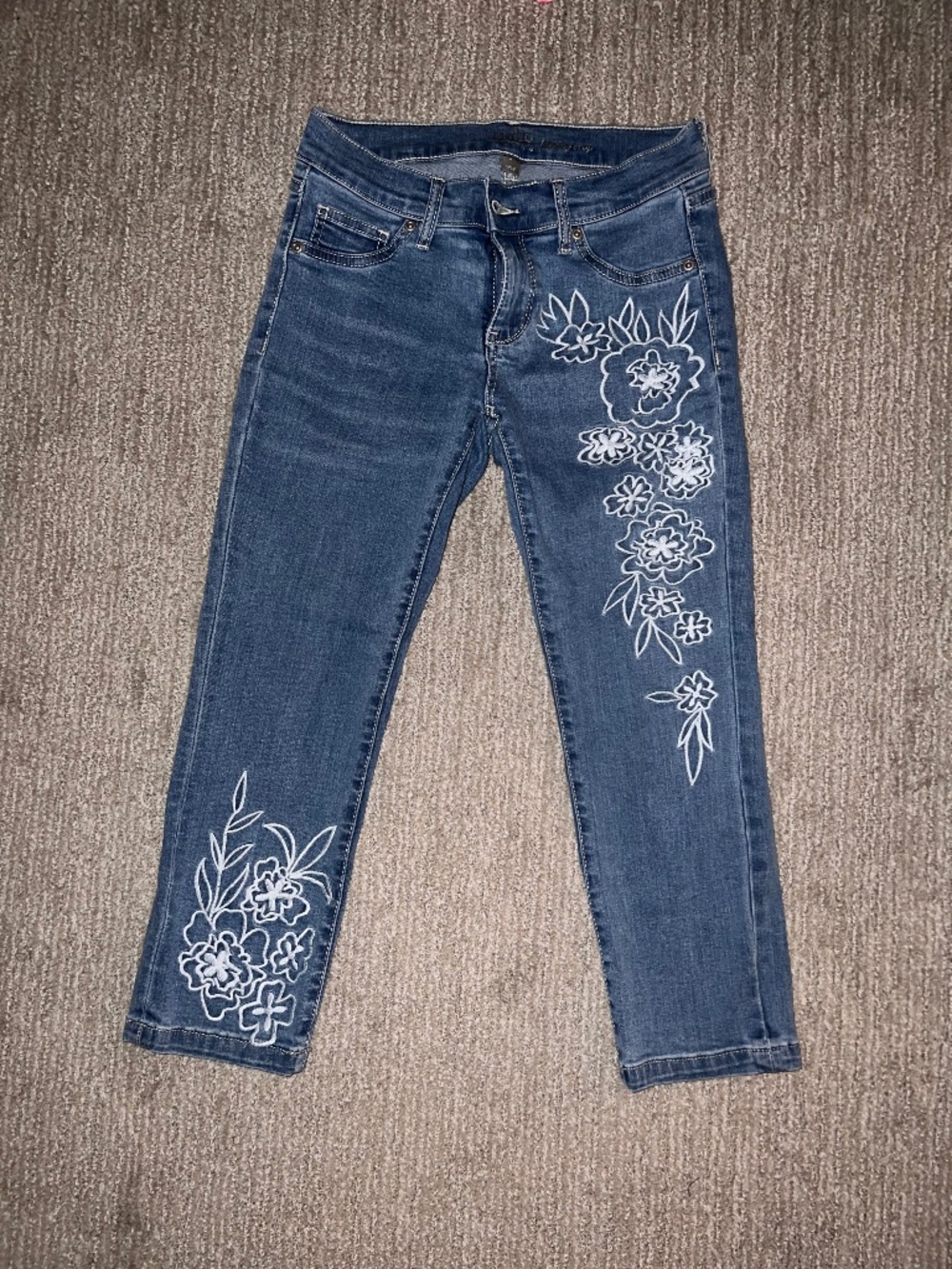 New York and company SoHo jeans embroidery detail size 0 NEW without tags